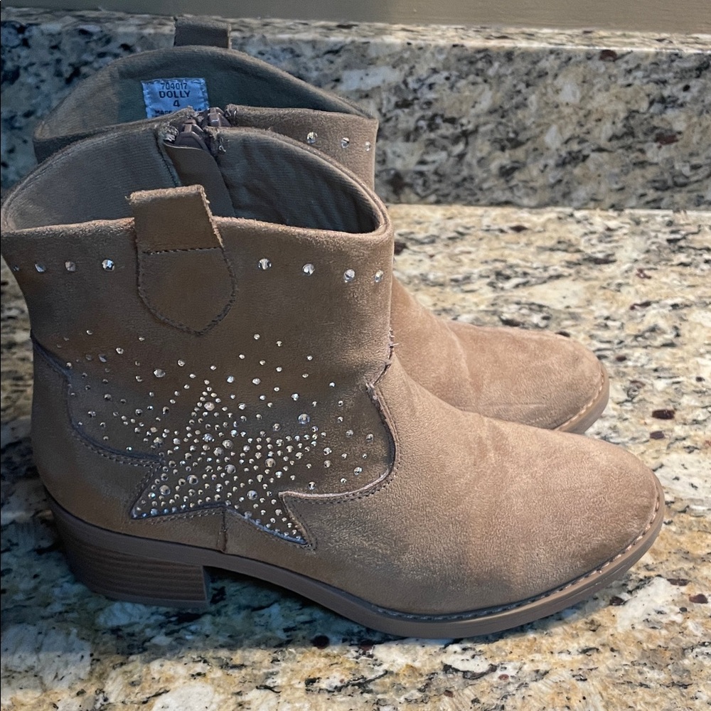 Tan Ankle Boots with Star Design